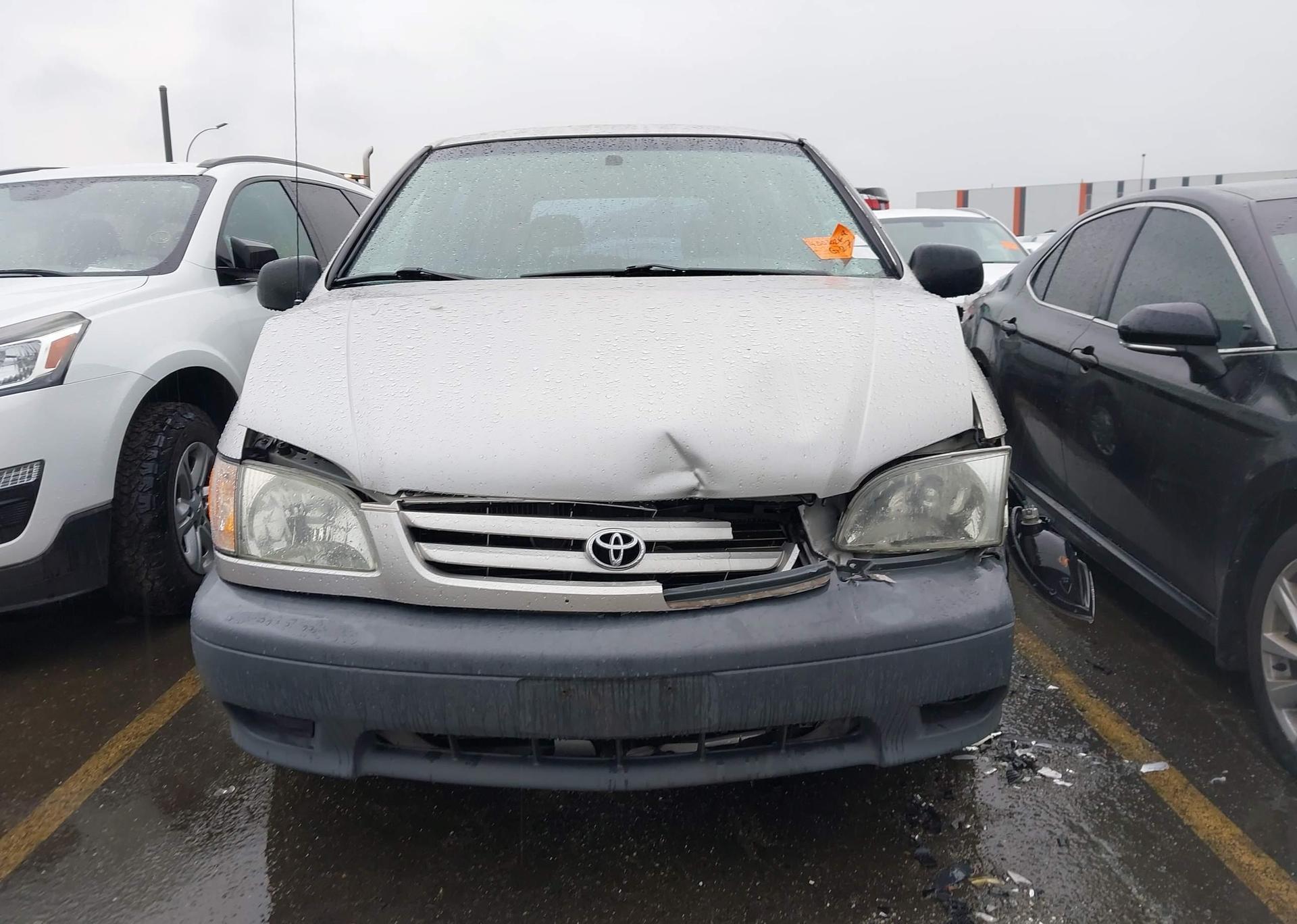2002 TOYOTA SIENNA CE