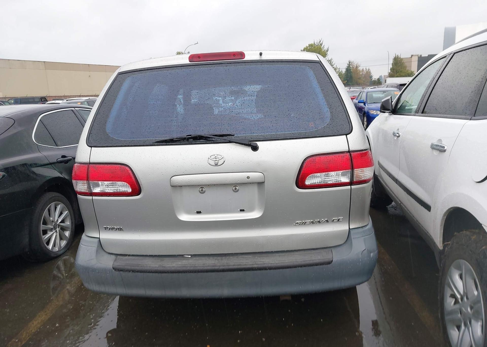 2002 TOYOTA SIENNA CE
