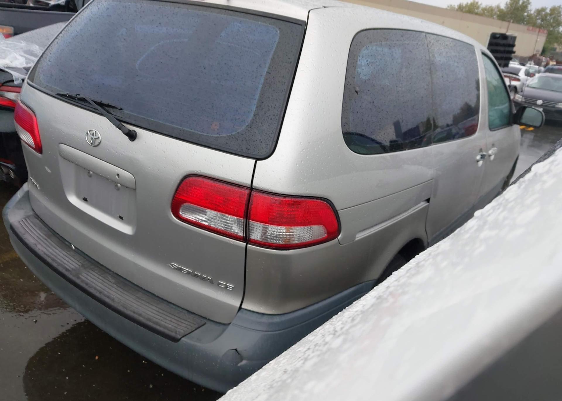 2002 TOYOTA SIENNA CE