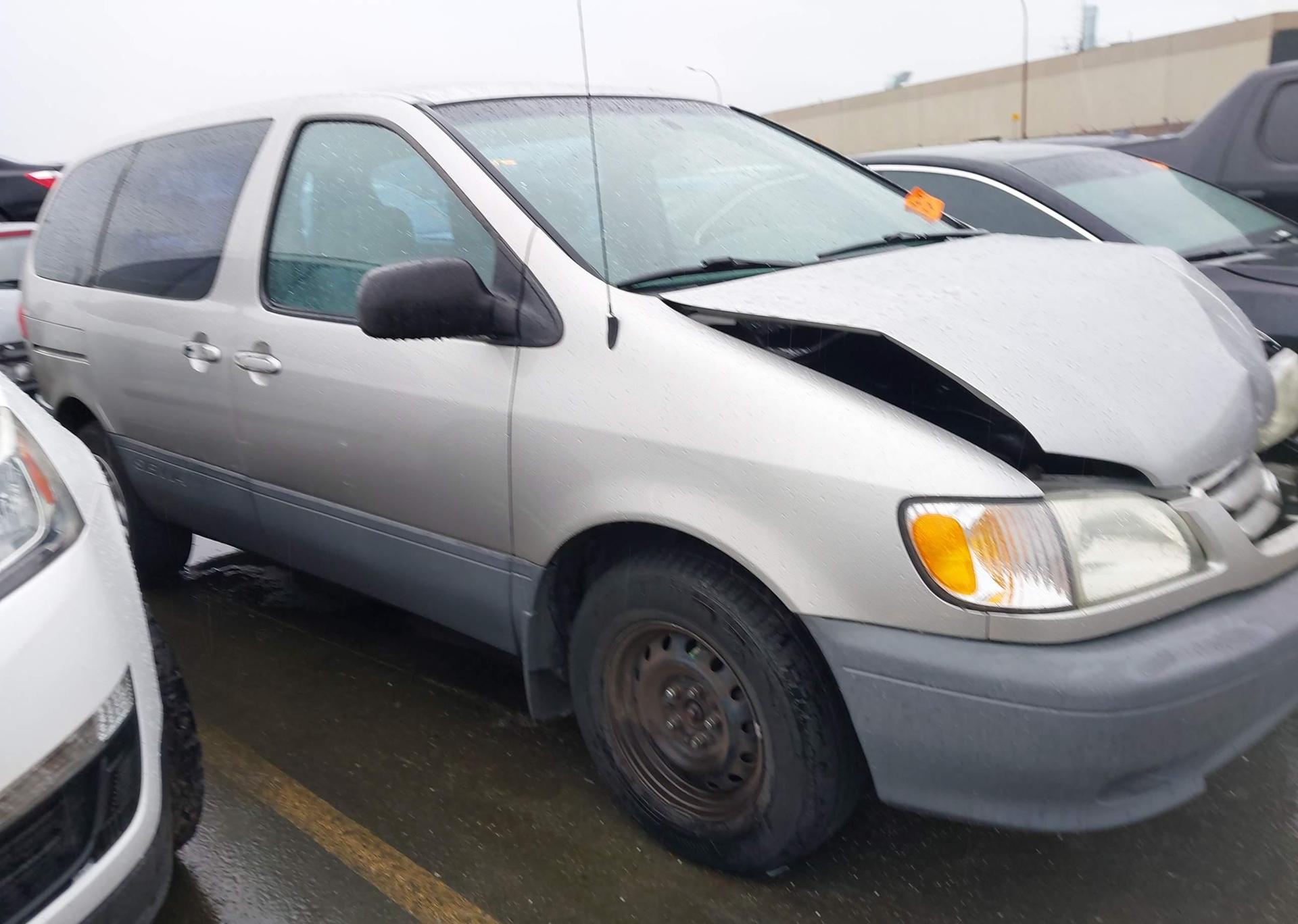 2002 TOYOTA SIENNA CE