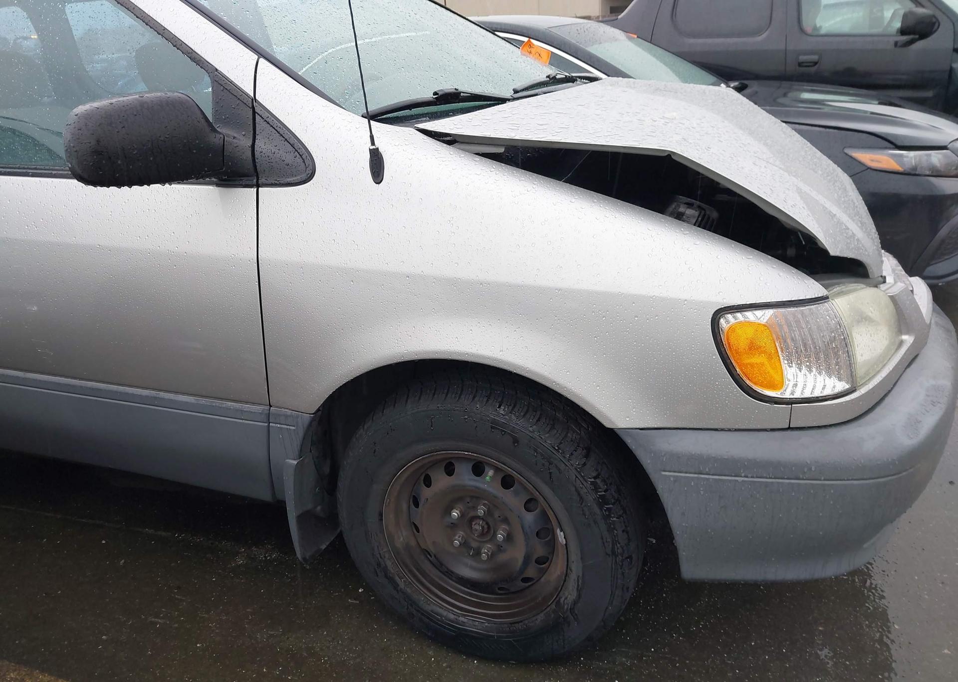 2002 TOYOTA SIENNA CE