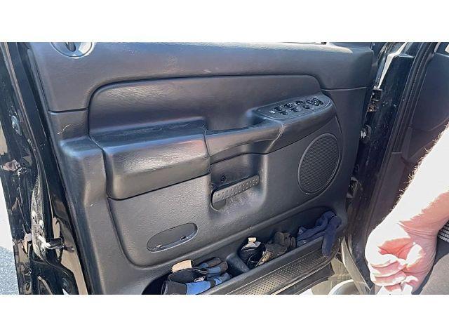2004 DODGE RAM 1500 ST