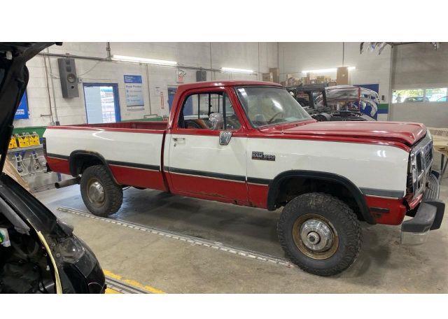 1991 DODGE W-SERIES W200