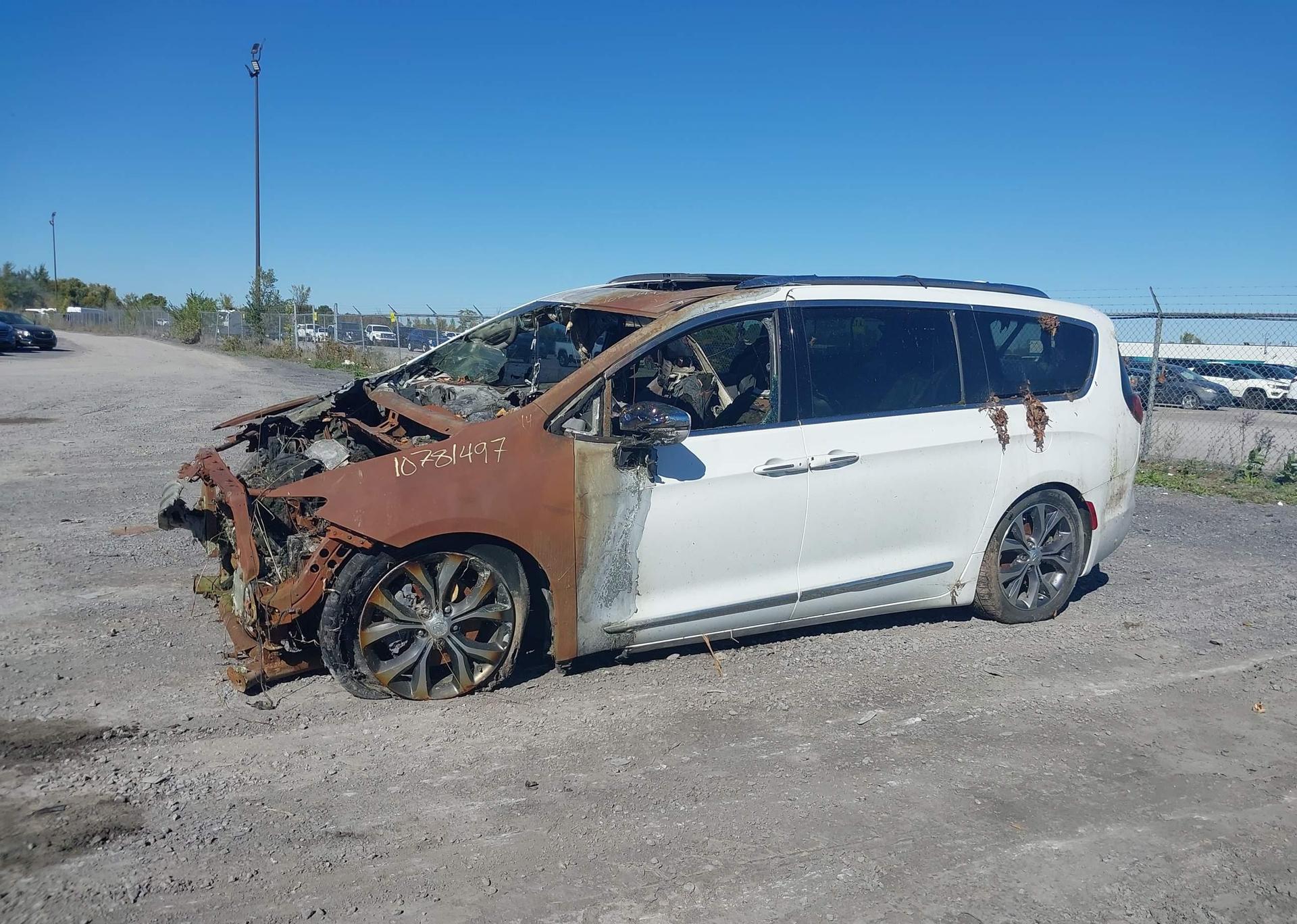2017 CHRYSLER PACIFICA LIMITED