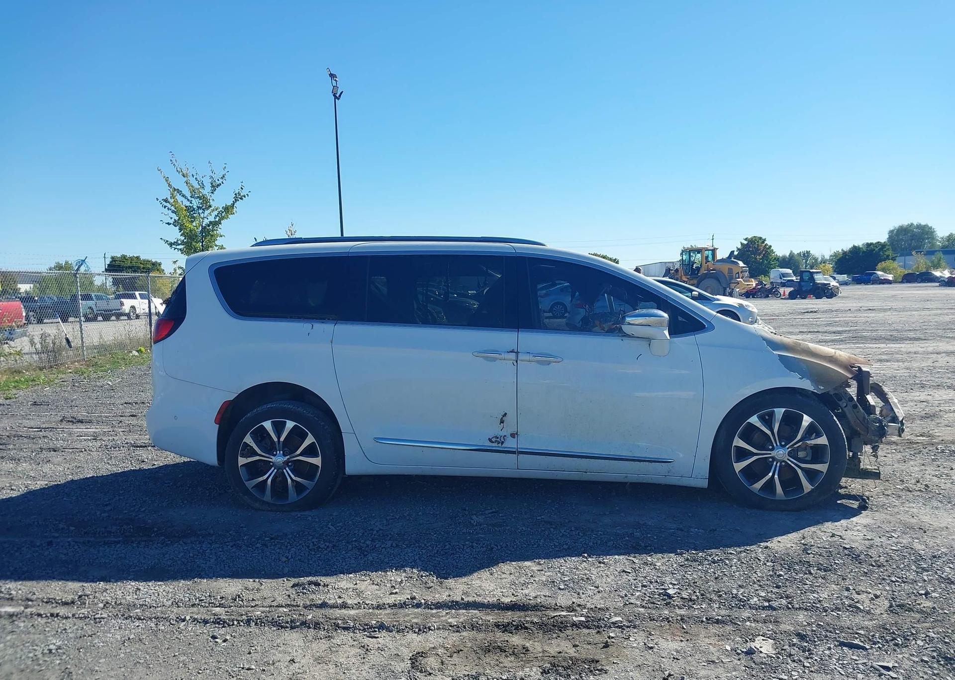 2017 CHRYSLER PACIFICA LIMITED