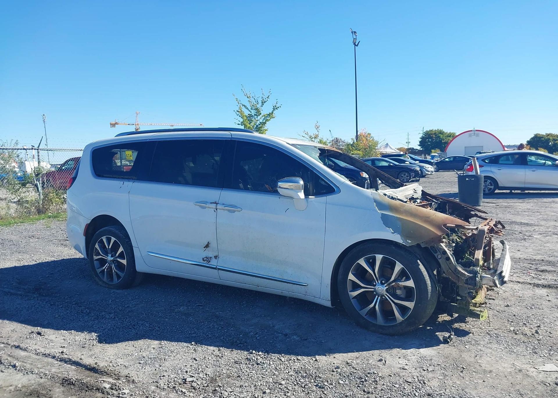 2017 CHRYSLER PACIFICA LIMITED