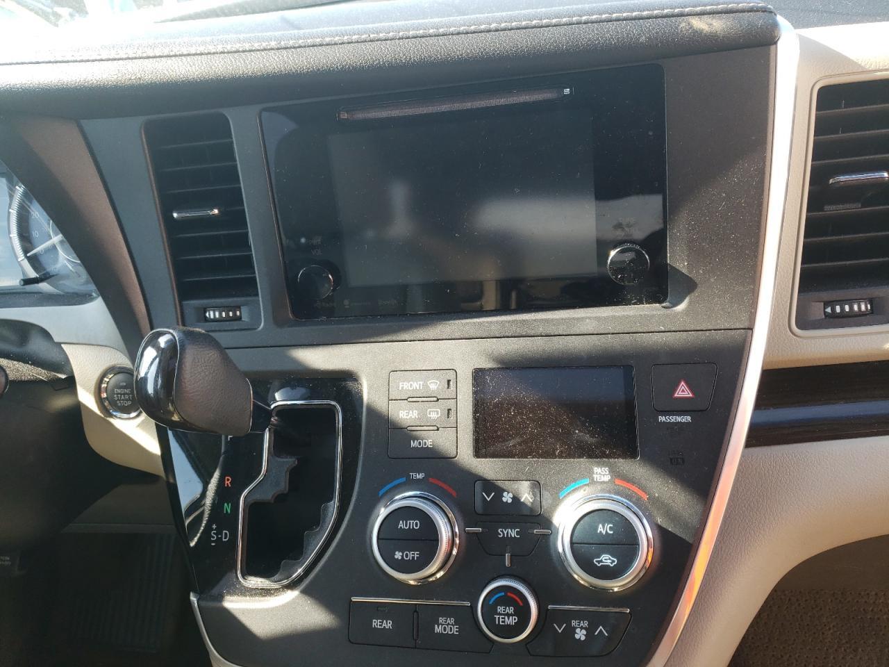 2017 TOYOTA SIENNA