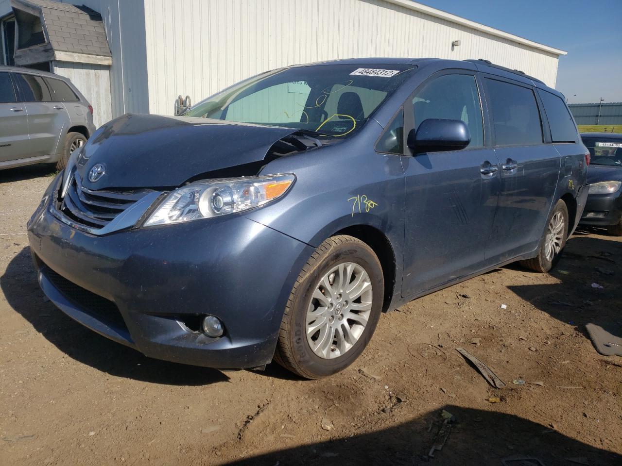 2017 TOYOTA SIENNA