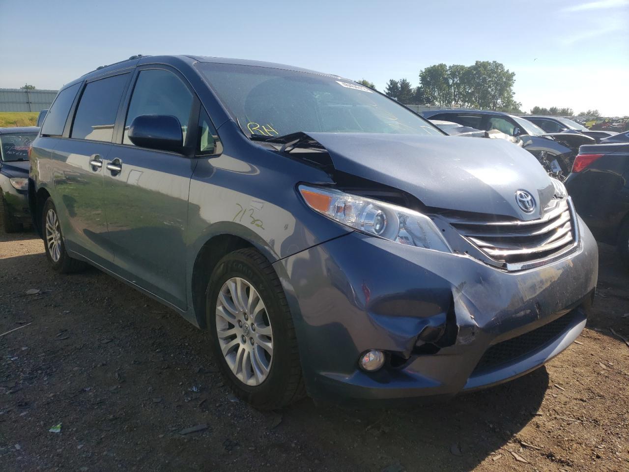 2017 TOYOTA SIENNA