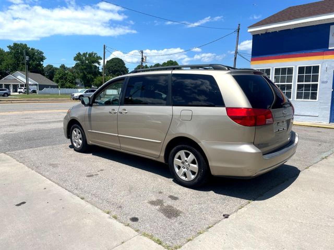 2004 TOYOTA SIENNA