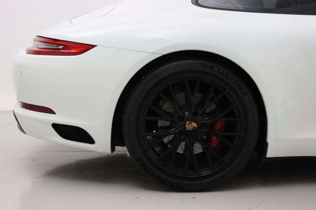 2017 PORSCHE 911