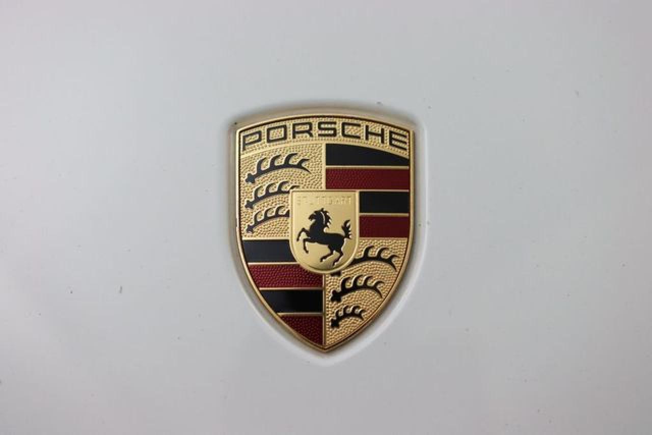 2017 PORSCHE 911