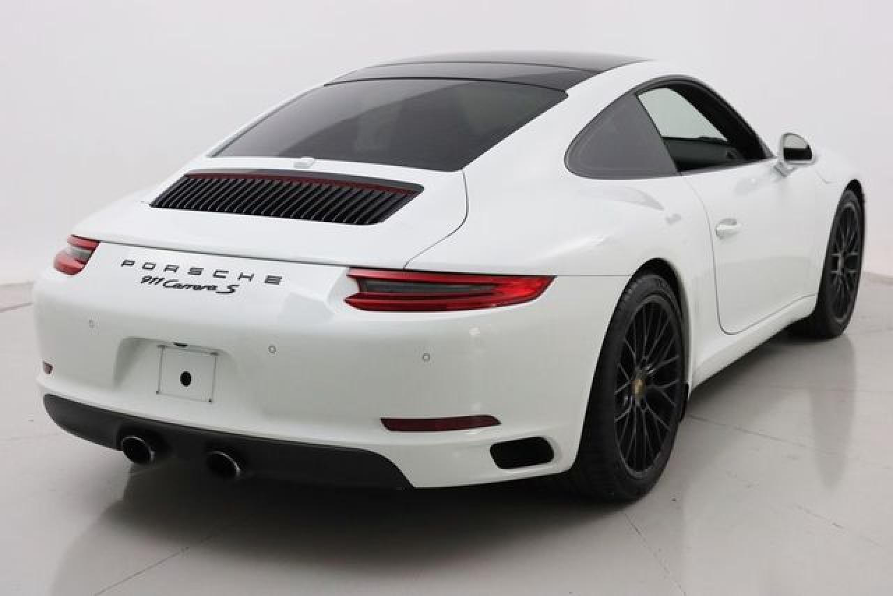 2017 PORSCHE 911