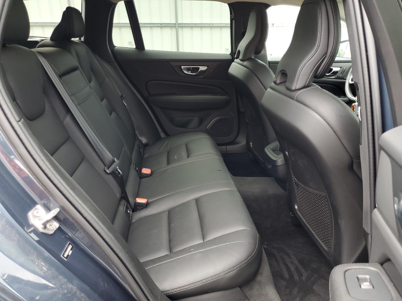 2022 VOLVO V60