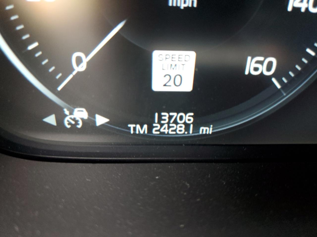 2022 VOLVO V60