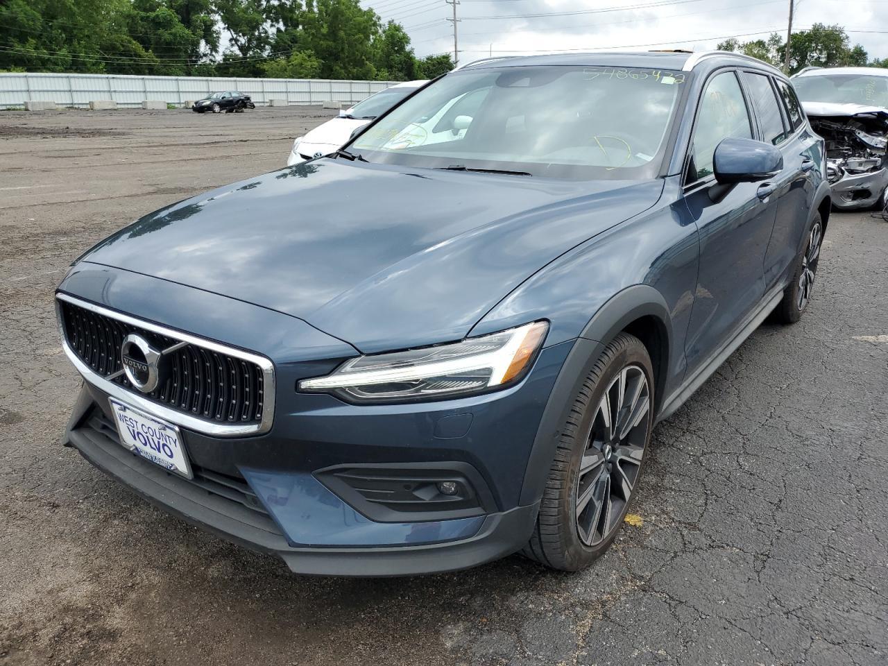2022 VOLVO V60