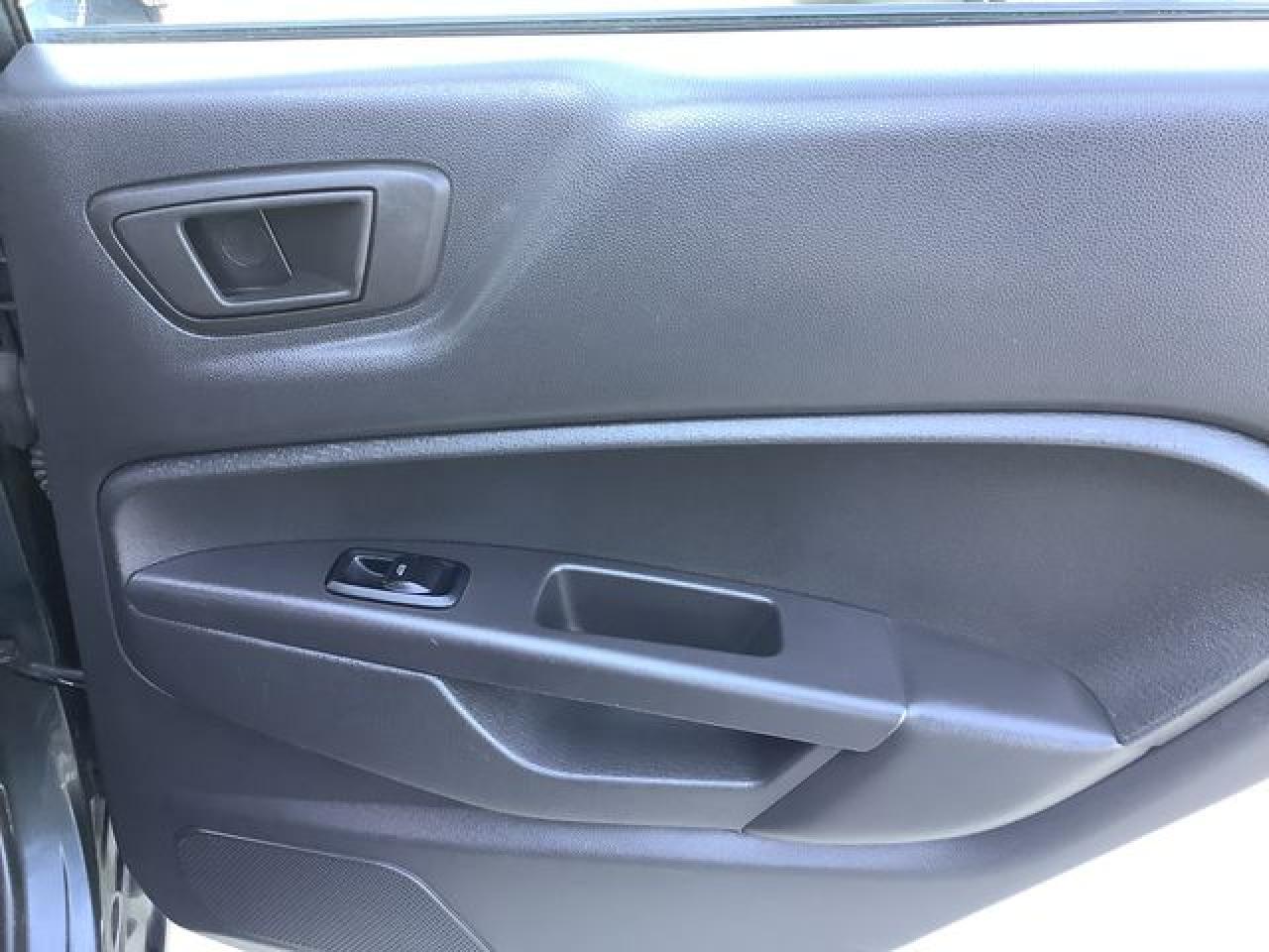 2011 FORD Fiesta