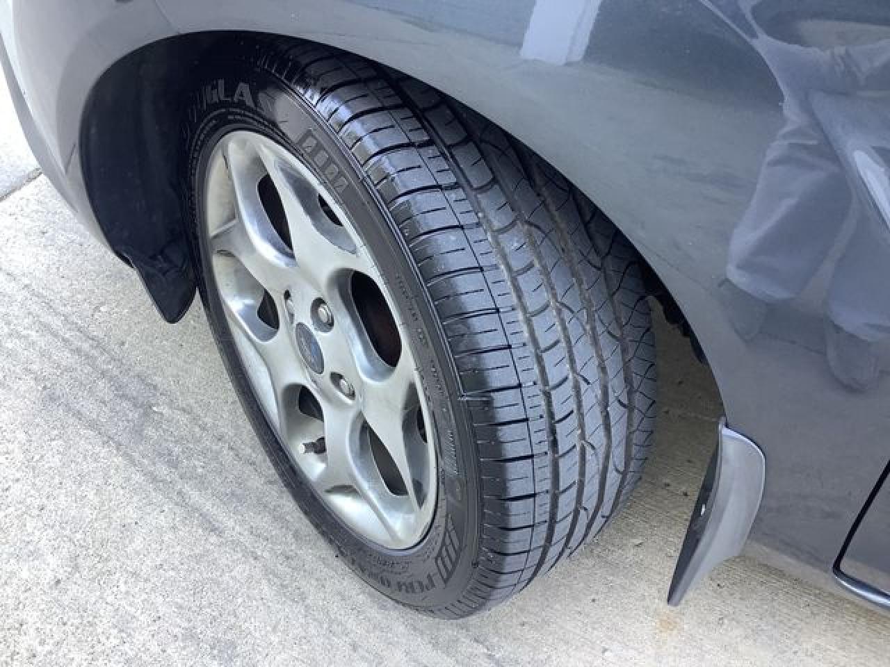 2011 FORD Fiesta