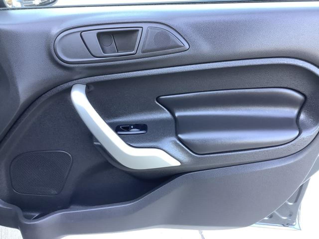 2011 FORD Fiesta