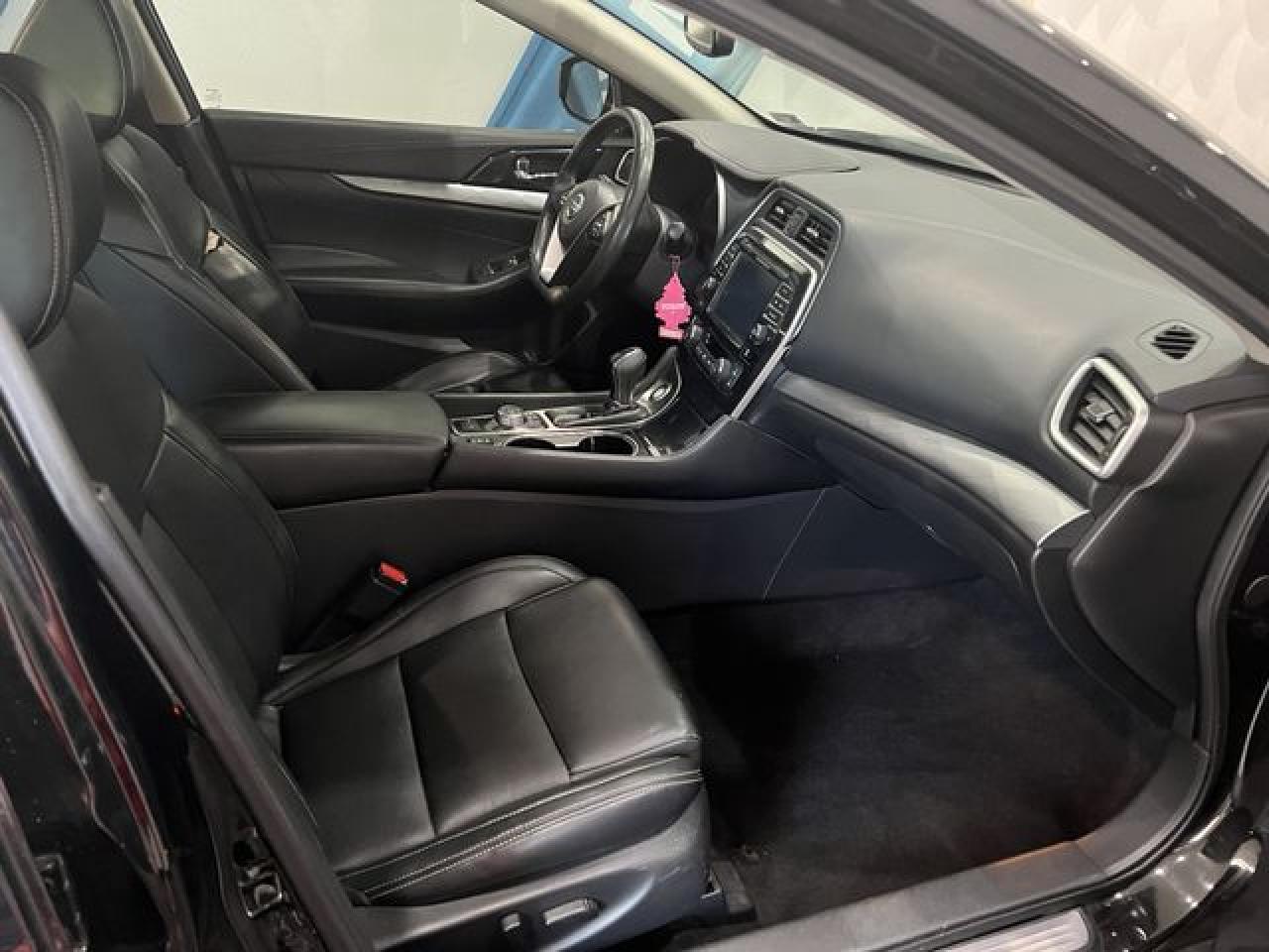 2017 NISSAN Maxima