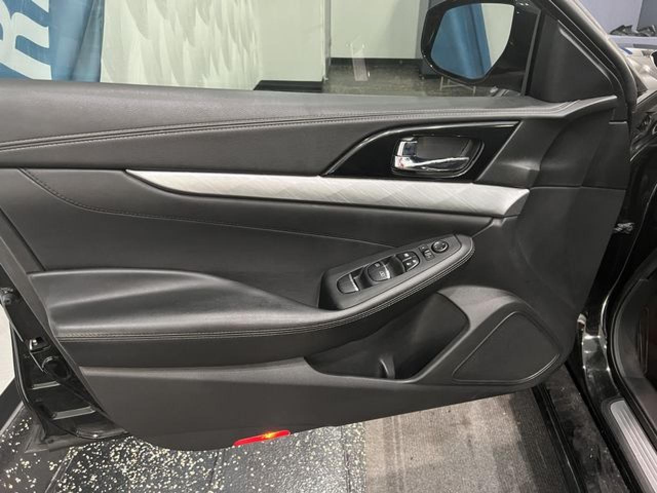 2017 NISSAN Maxima