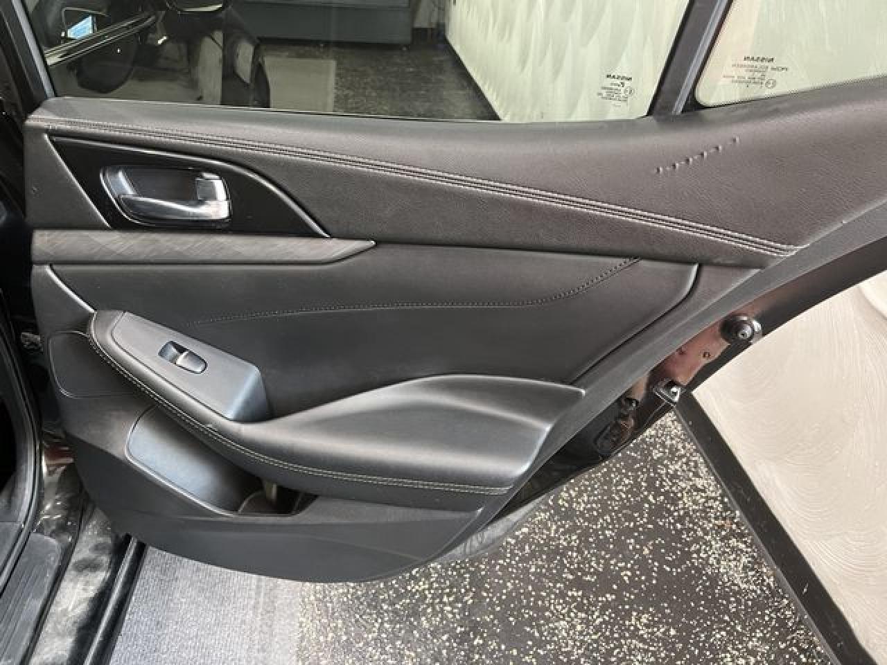 2017 NISSAN Maxima