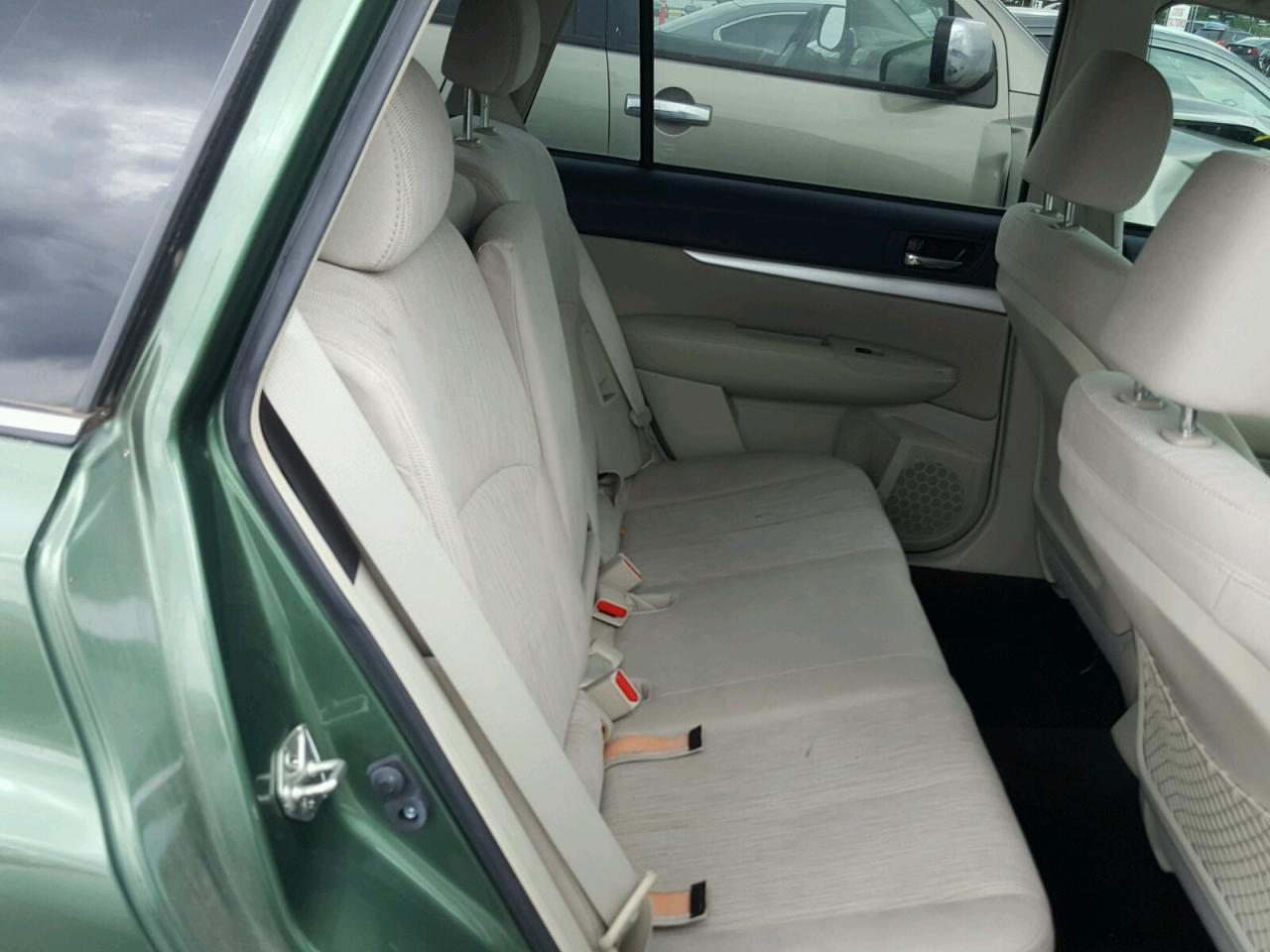 2013 SUBARU Outback