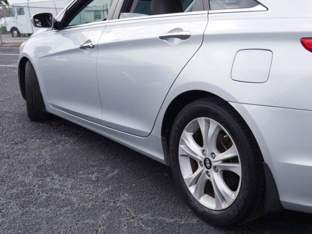 2011 HYUNDAI SONATA