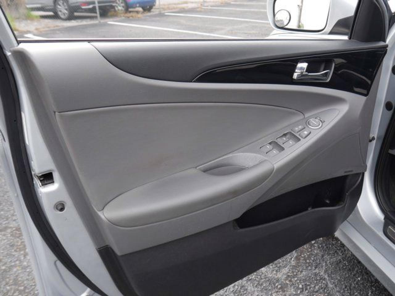 2011 HYUNDAI SONATA