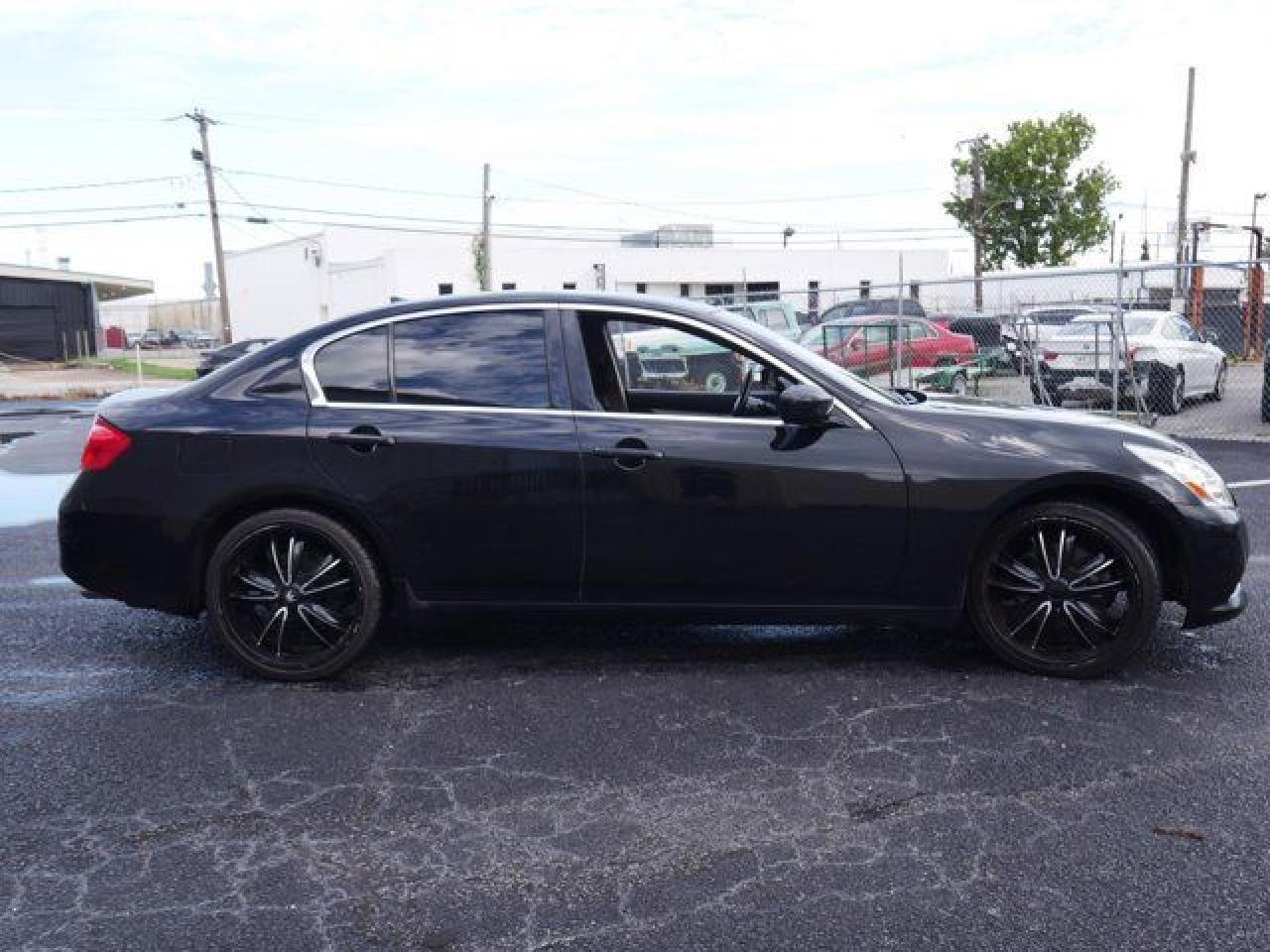 2011 INFINITI G25