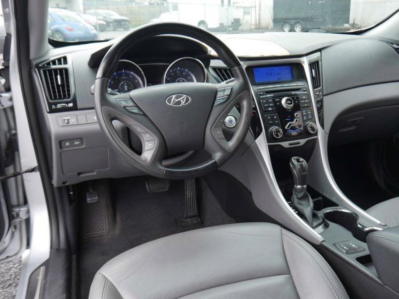 2011 HYUNDAI SONATA