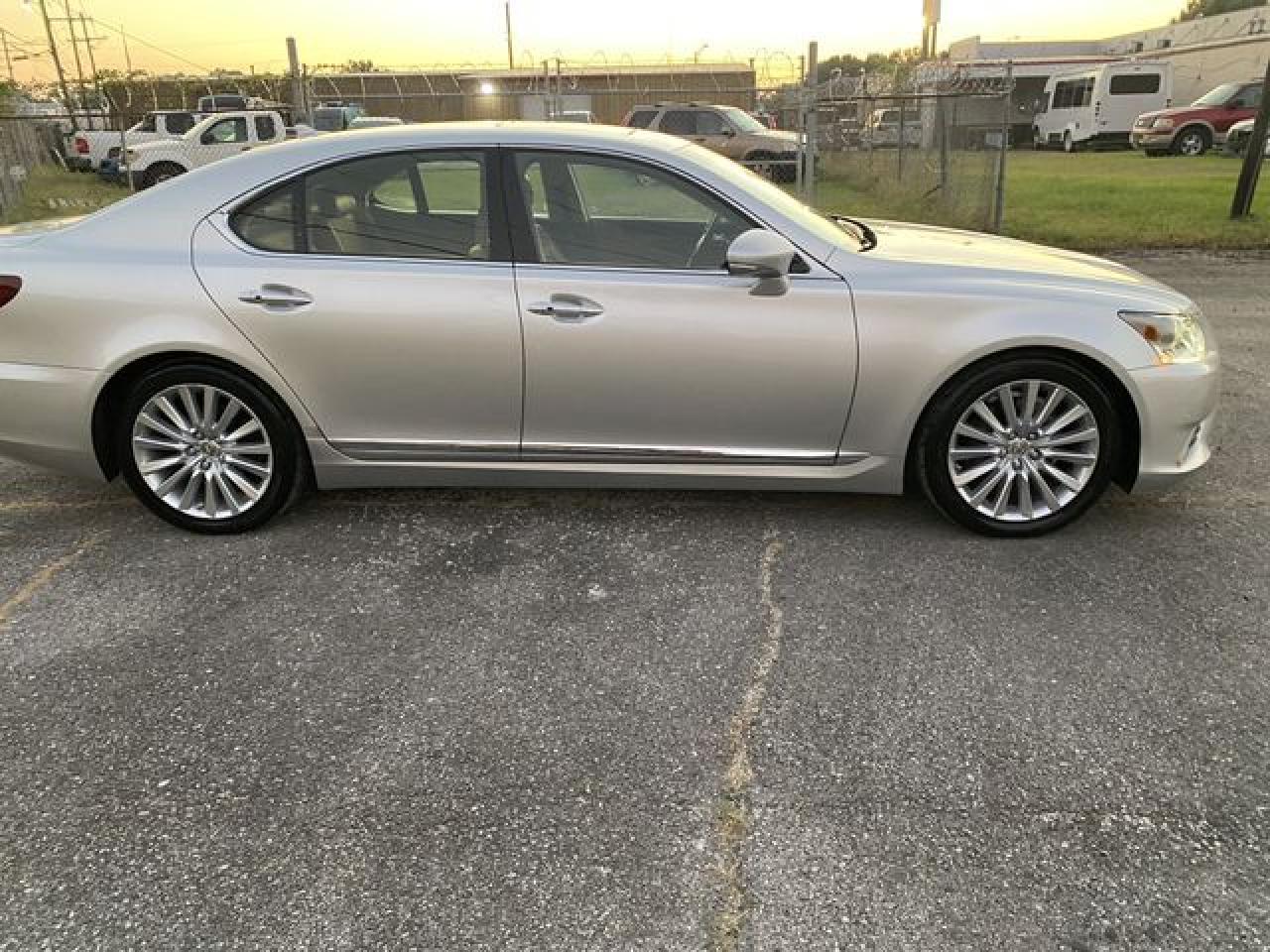 2013 LEXUS LS 460