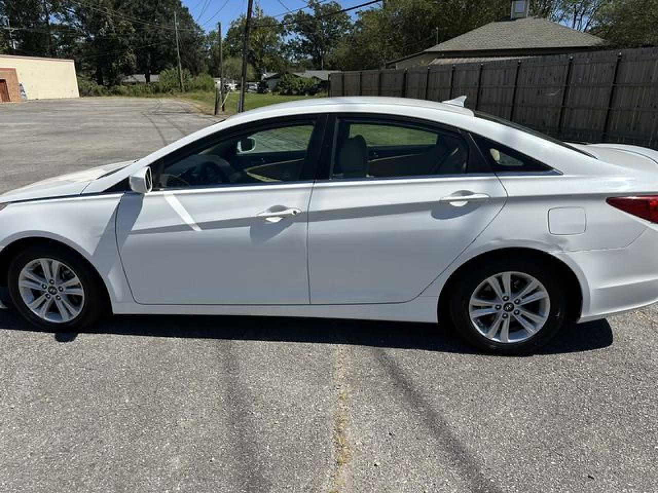 2011 HYUNDAI SONATA