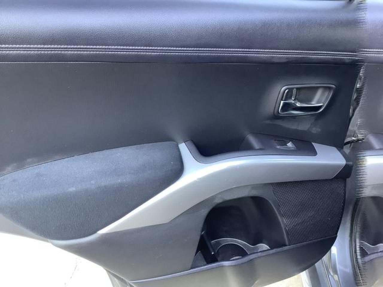 2011 MITSUBISHI outlander
