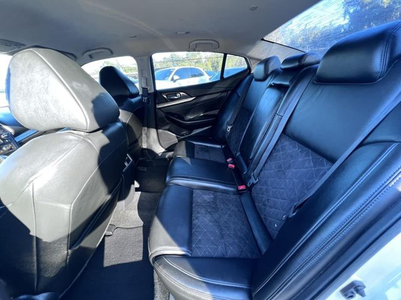 2017 NISSAN Maxima