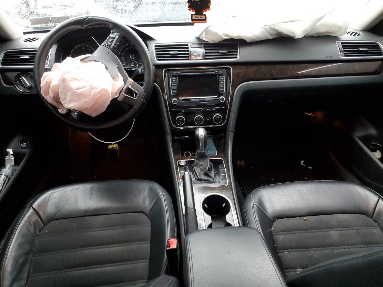 2014 VOLKSWAGEN Passat
