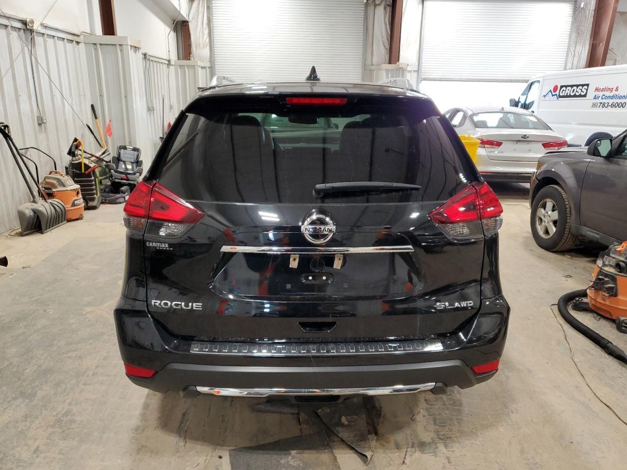 2017 NISSAN ROGUE
