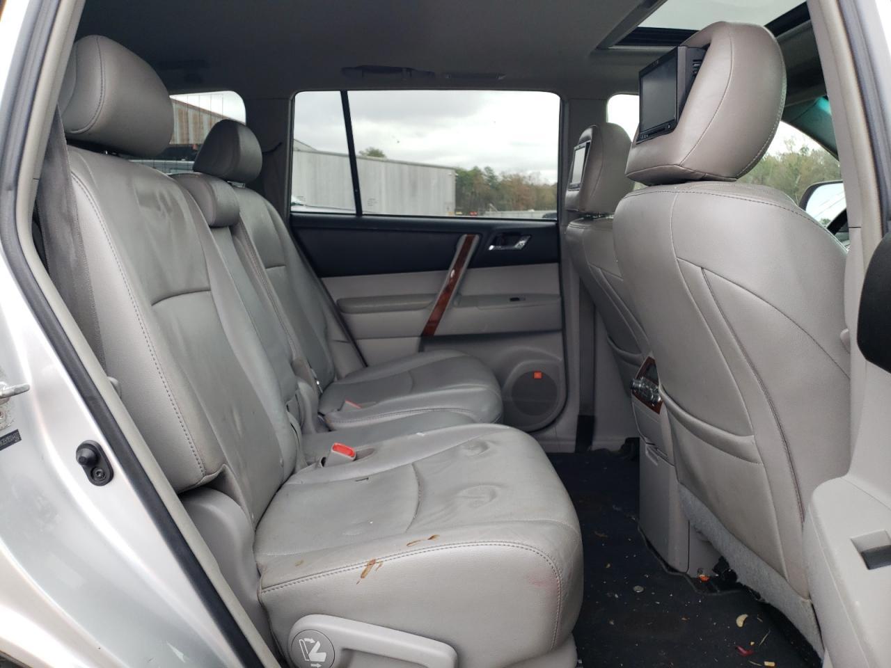 2011 TOYOTA HIGHLANDER