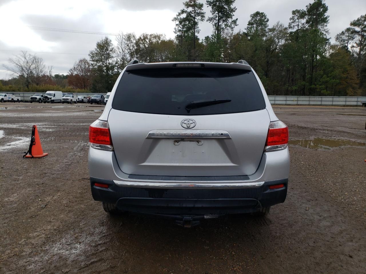 2011 TOYOTA HIGHLANDER