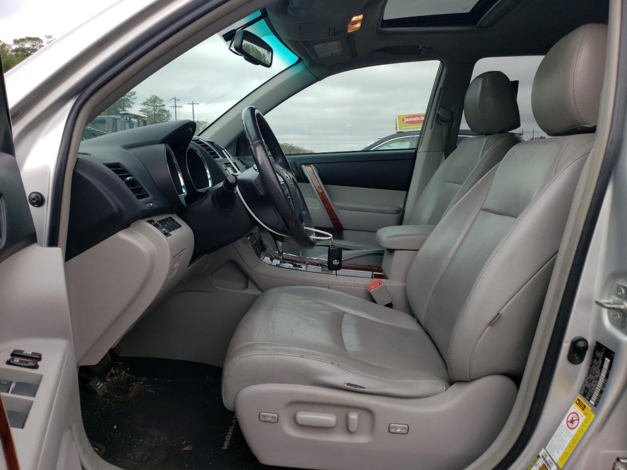 2011 TOYOTA HIGHLANDER