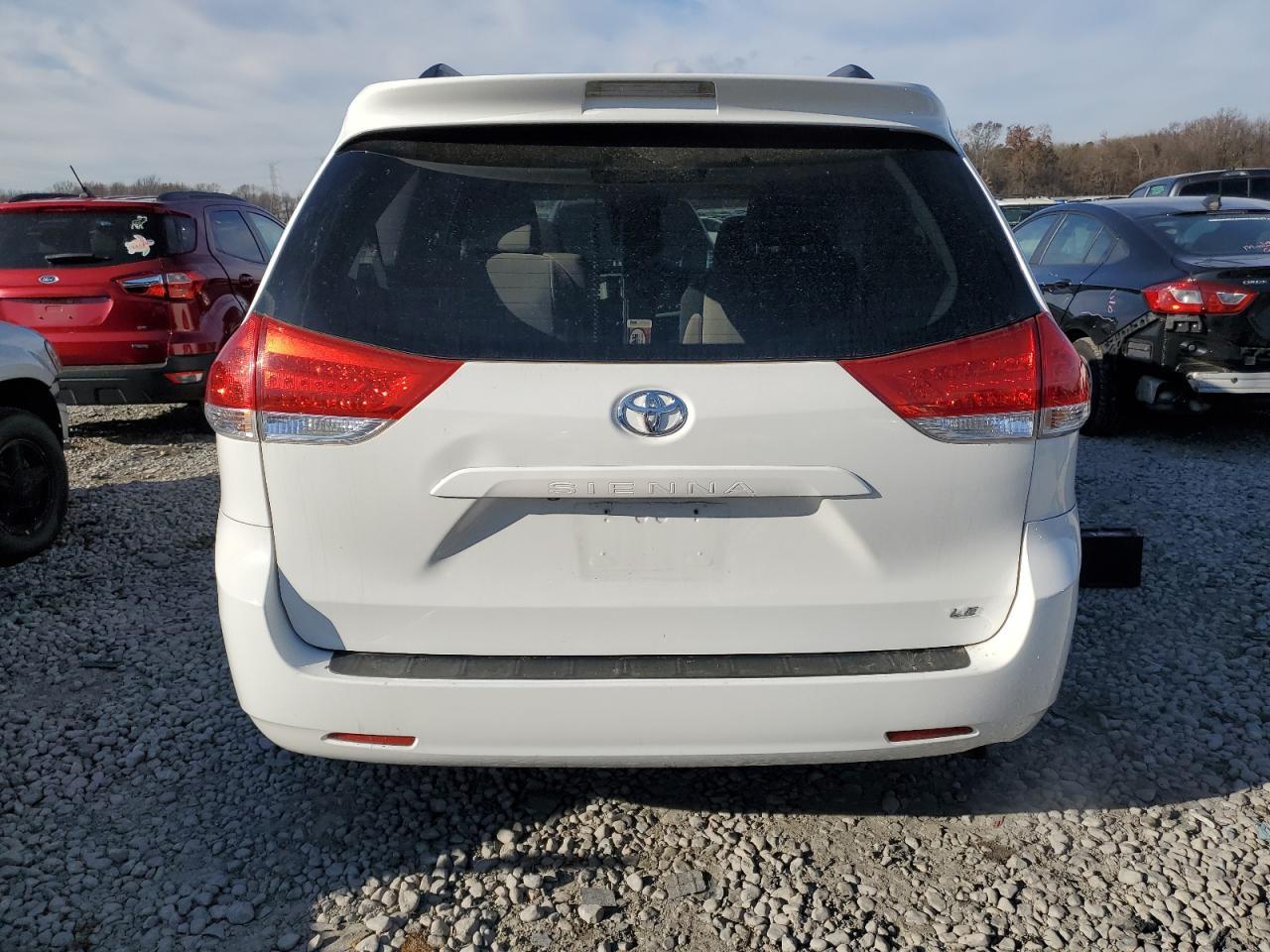 2011 TOYOTA SIENNA