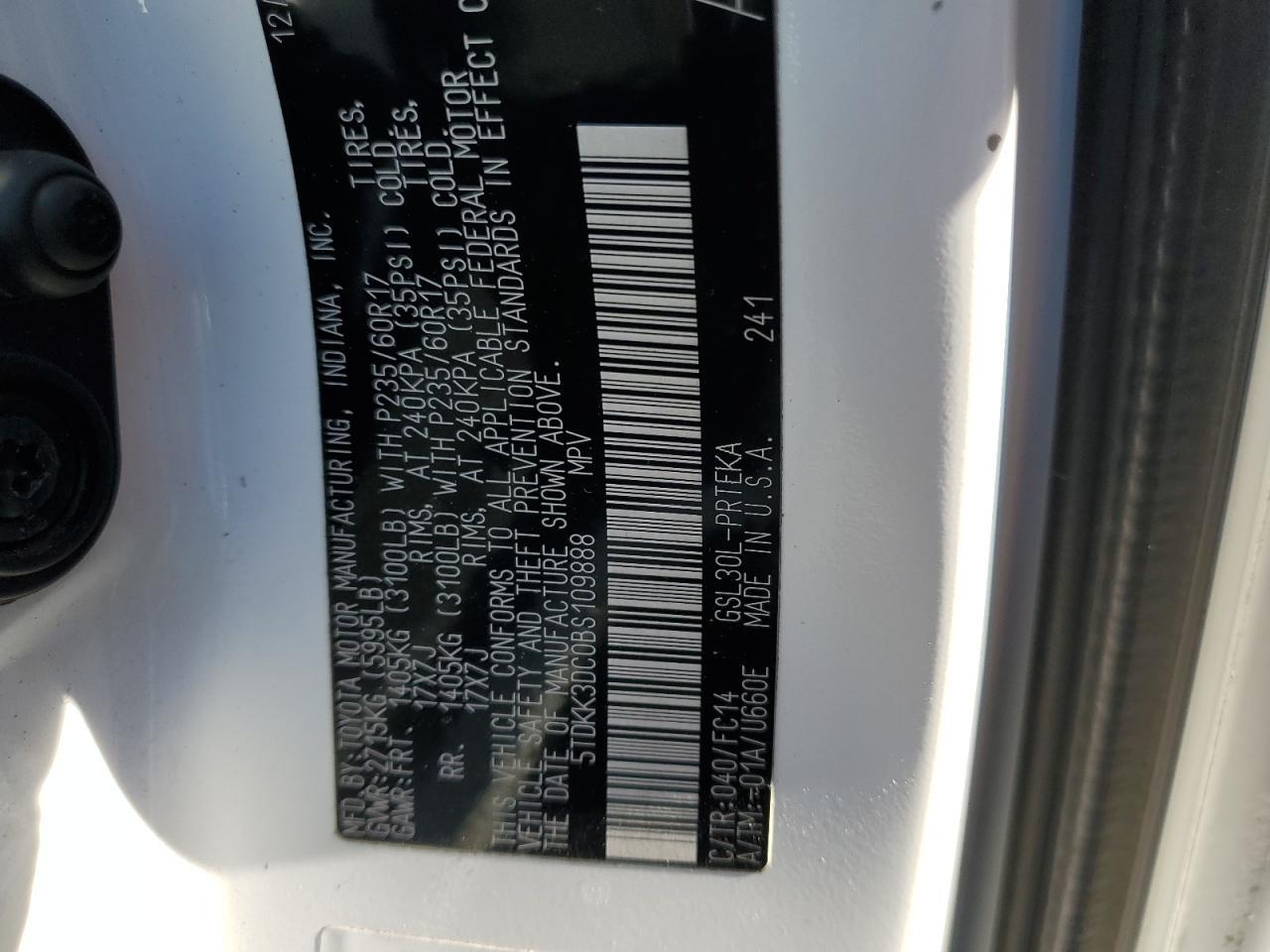 2011 TOYOTA SIENNA