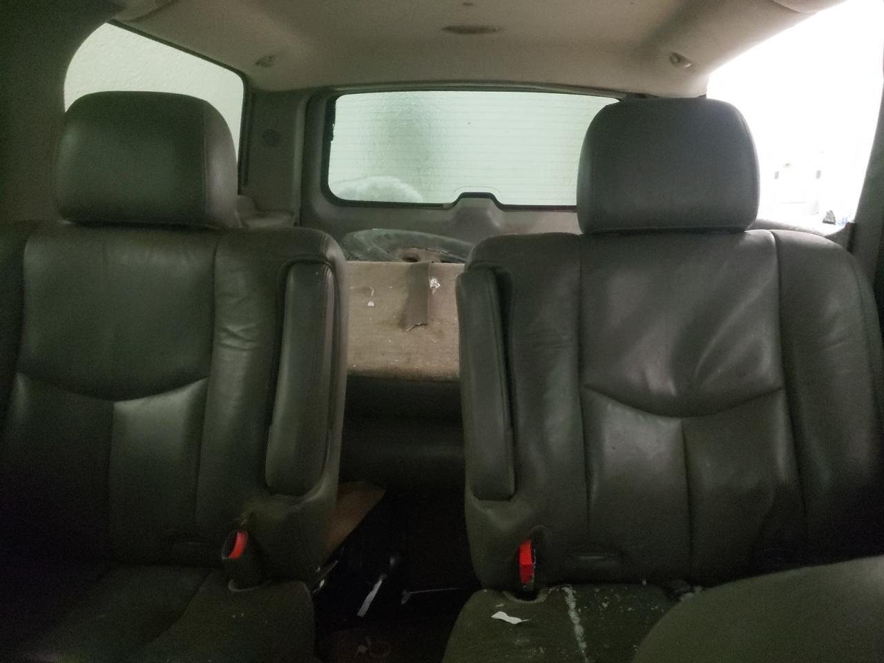 2004 CHEVROLET Suburban