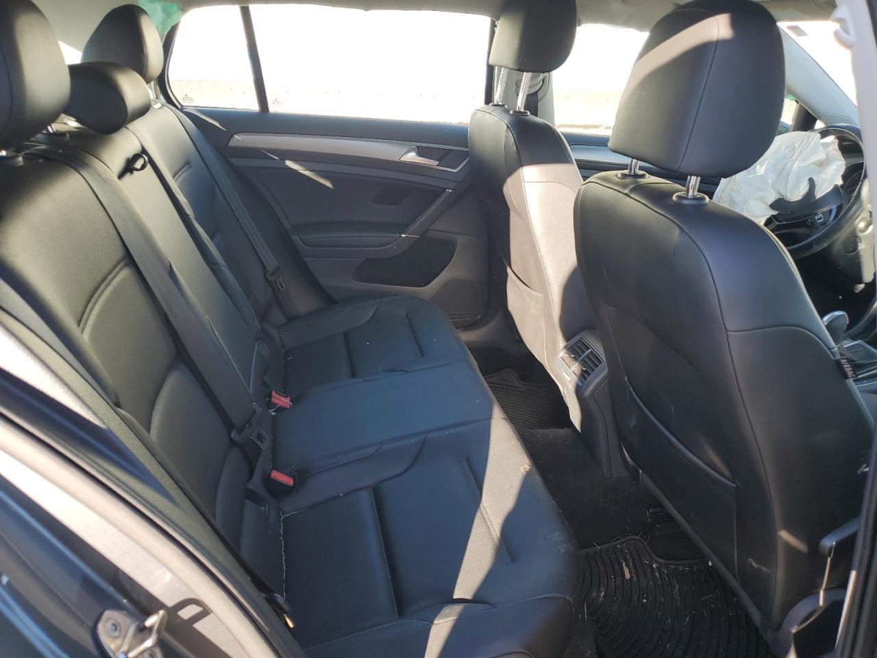 2017 VOLKSWAGEN GOLF