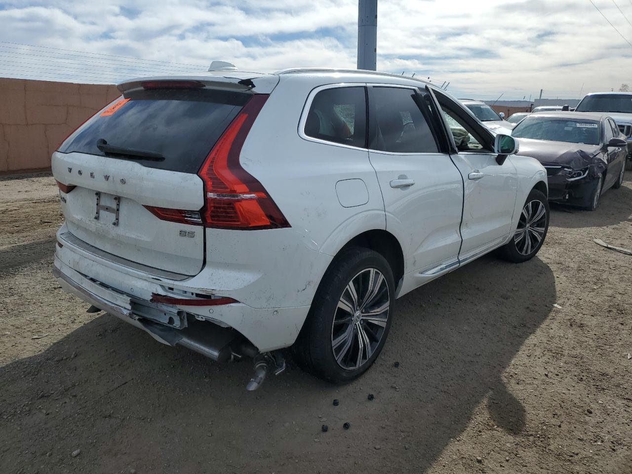 2022 VOLVO XC60