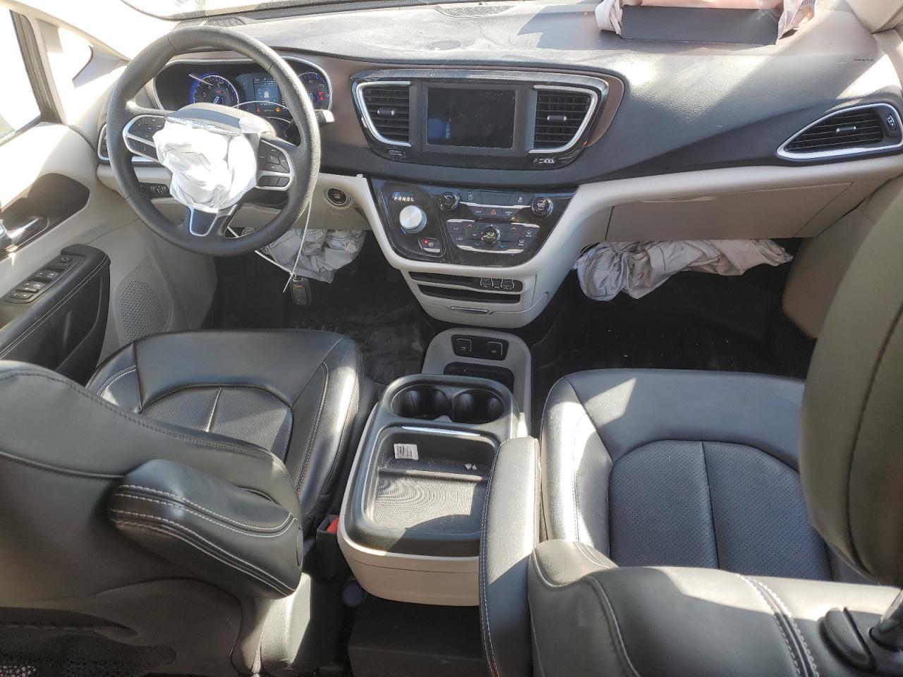 2021 CHRYSLER Voyager