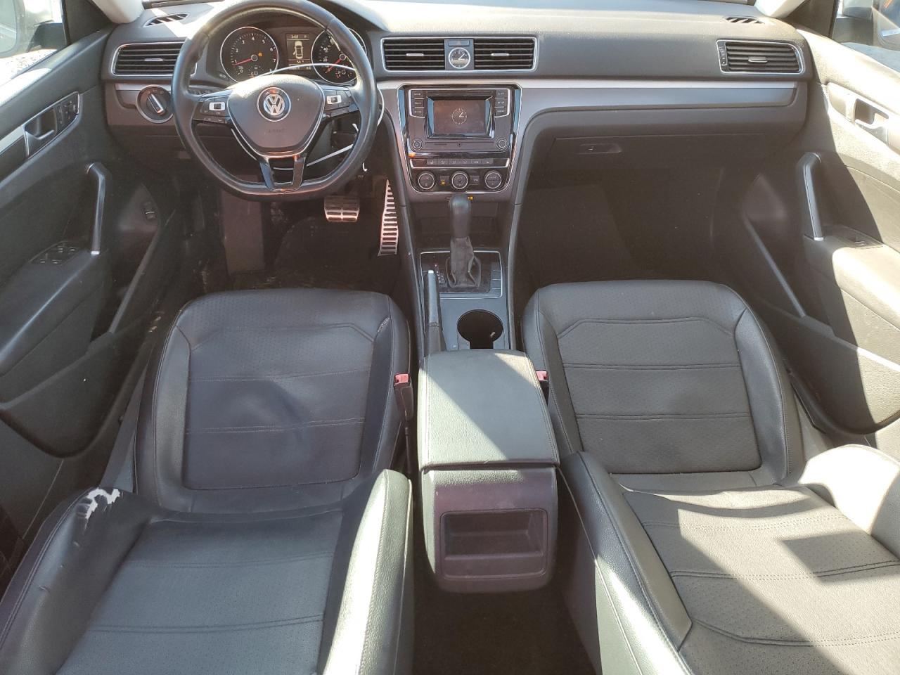 2016 VOLKSWAGEN Passat