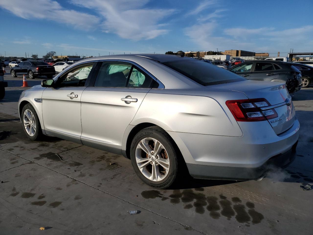 2015 FORD Taurus