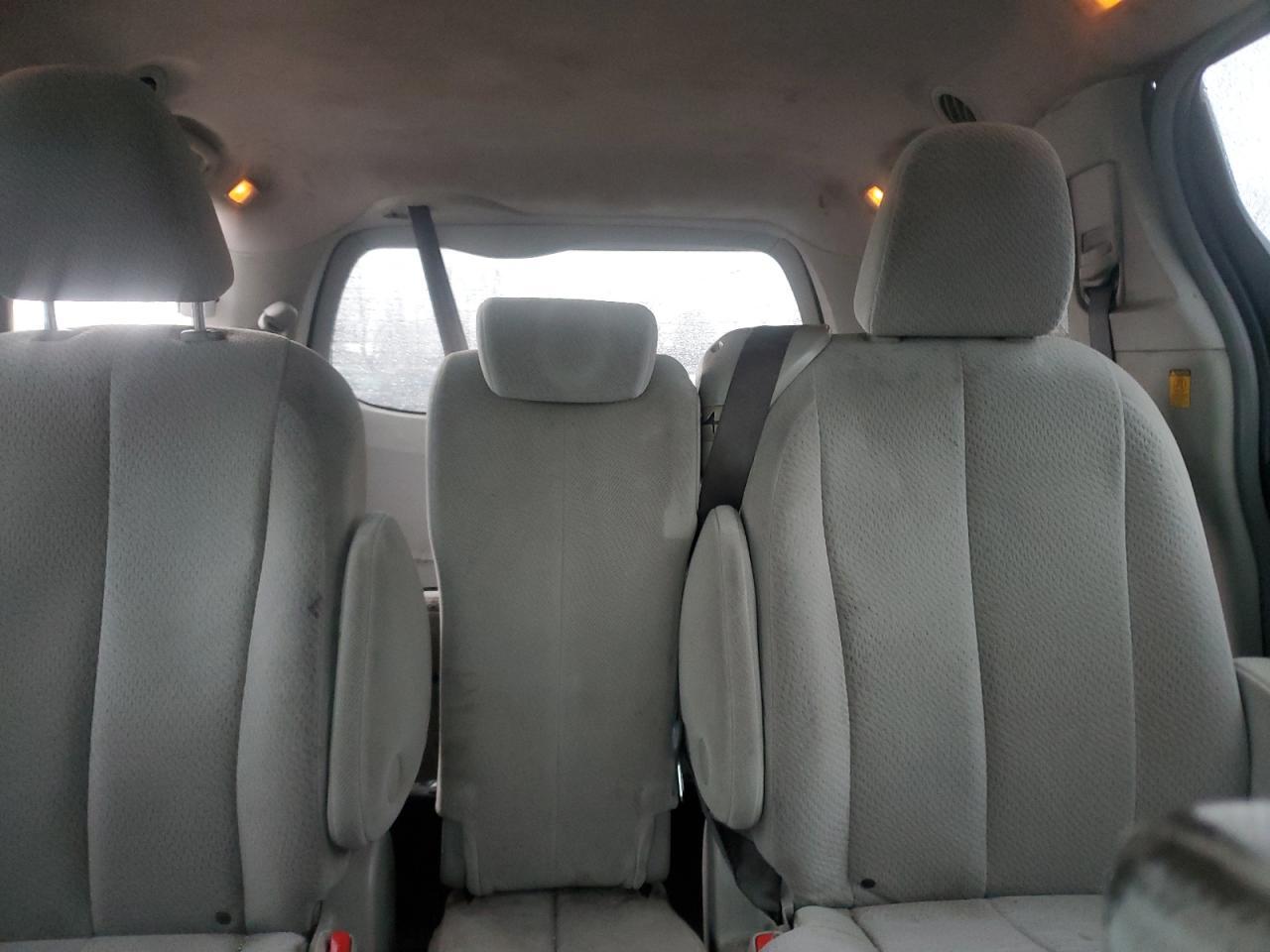 2011 TOYOTA SIENNA