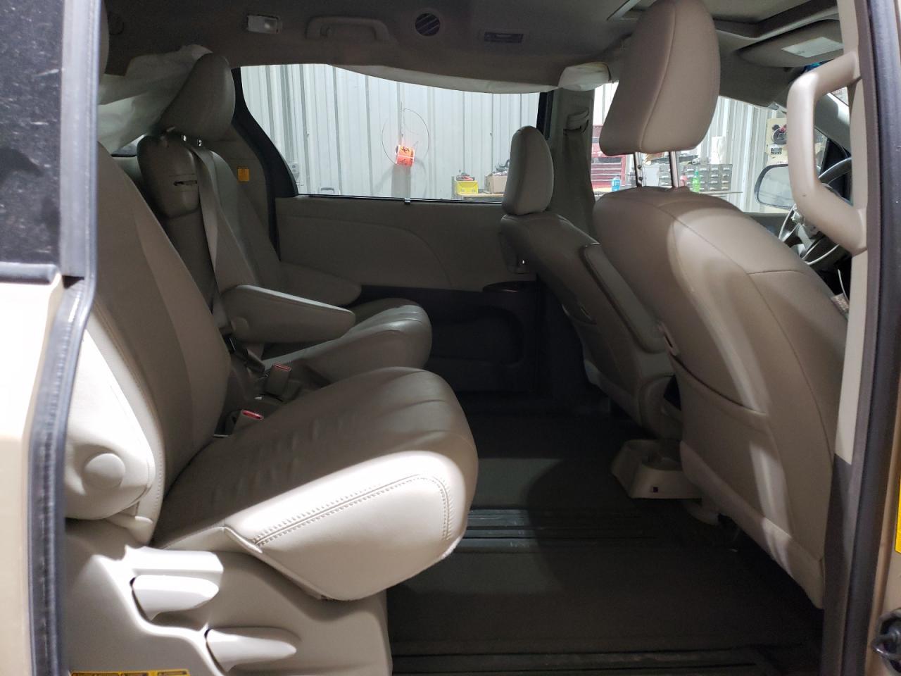 2013 TOYOTA SIENNA